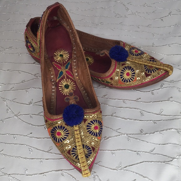 IMPORTED VINTAGE Shoes - Vintage Moorish royal Middle Eastern  Embroidered Woman’s shoe